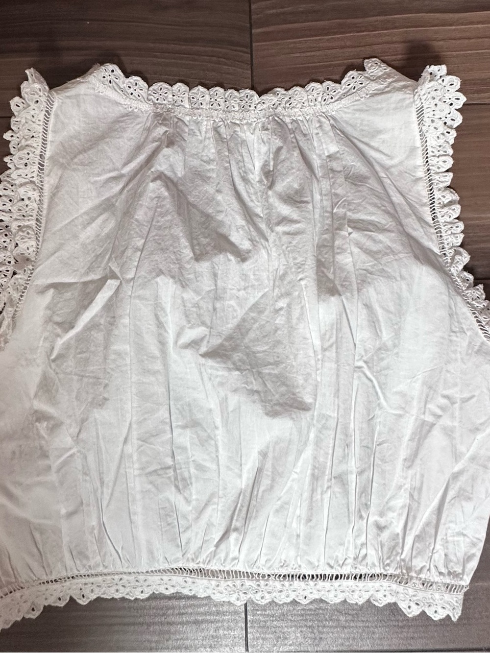 DÔEN
Traveler Embroidered
Crop Top -Salt - Size S - Picture 11 of 11